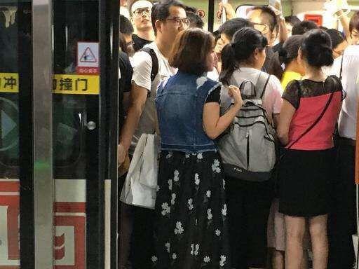 郑州地铁双线运营100天 最高客流量达92.9万人次