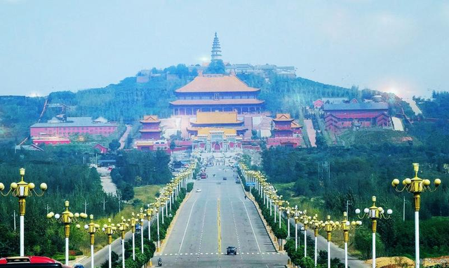 中国>河南省>平顶山市>宝丰县>闹店镇 景区简介: 平顶山香山寺是现在