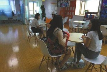 女孩花百万留学回国做按摩师 母亲急哭