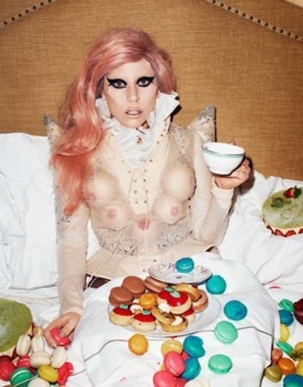 LadyGaGa五假<em>奶</em>搞怪造型拍照 喝恐怖下午茶_