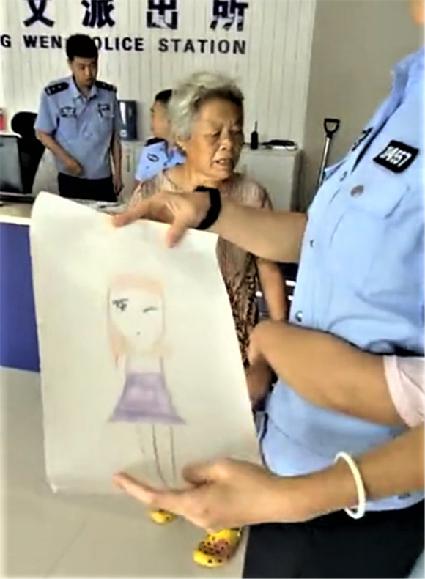 10岁女孩手绘单人照感谢警察姐姐帮她回家