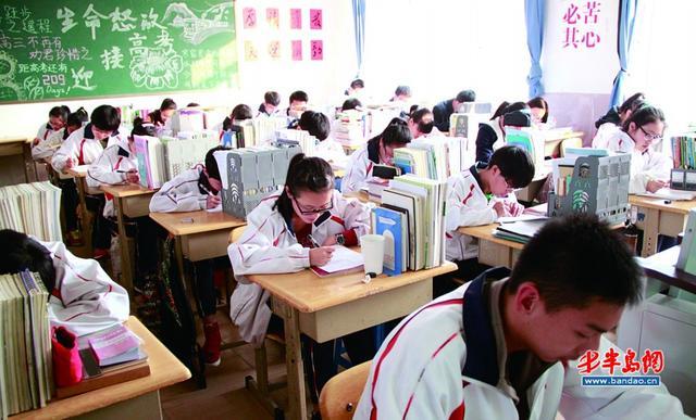 高考进入一轮复习 老师提醒学生学会调整心态