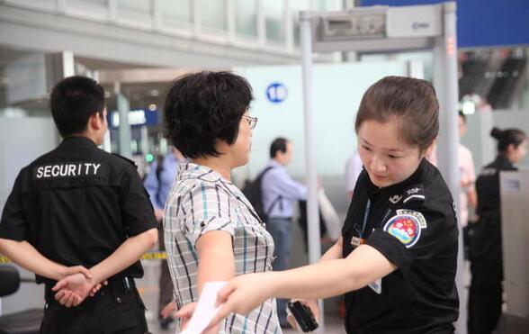 郑州机场提升安检等级 携带锂电池液态物品要