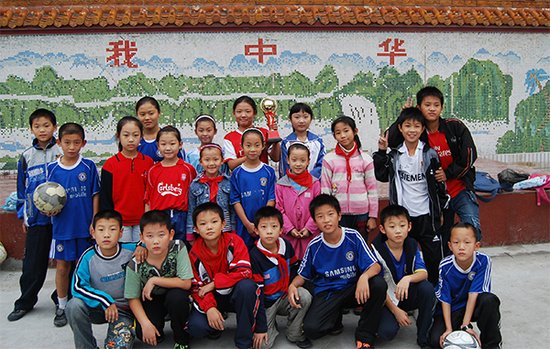 郑州南阳路第二小学<em>女子足球</em>,风景这边独好_郑
