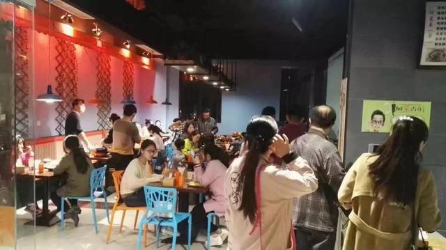 90后小伙做餐饮日挣4千