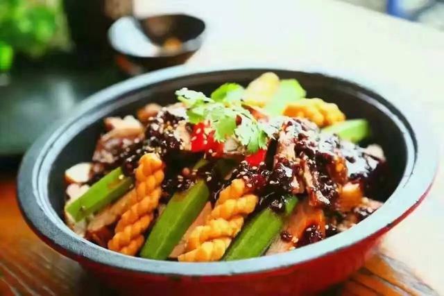 90后小伙做餐饮日挣4千