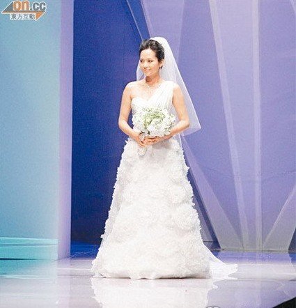 郭羡妮朱少杰关岛完婚 众明星送祝福授夫妻之道