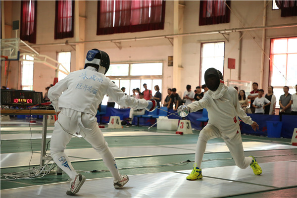 郑州经开区实验中学在郑州市青少年击剑锦标赛