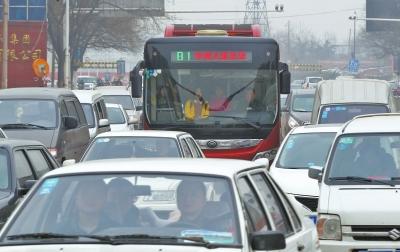 郑州BRT站台撤出农业路 等B1花24分钟摩的揽