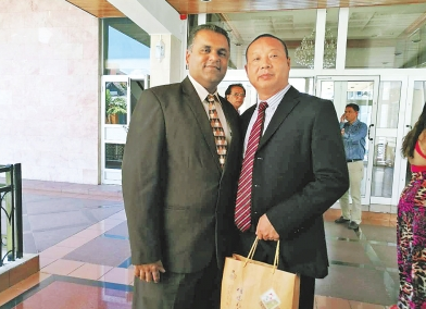 信阳商人出行毛里求斯 两行李箱毛尖被“抢光”