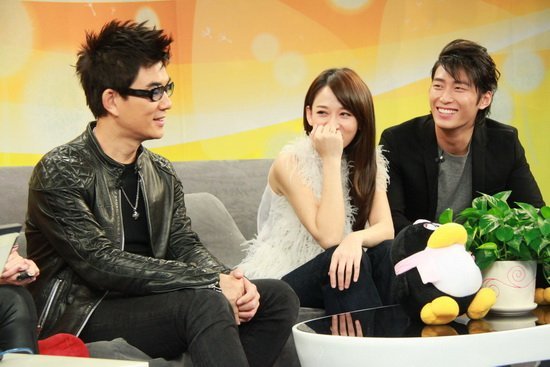 《倾城之泪》做客腾讯 陈乔恩窦骁回忆尴尬床戏