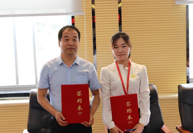 河南新华携手丝珂瑞共建校企定制班 学生零距