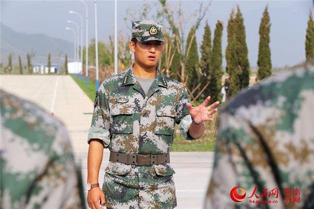 河南小伙两次任大阅兵教官 被赞最帅中国军人