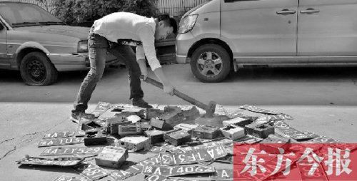 老的哥揭黑车猖獗原因弄个黑车牌150元_大豫