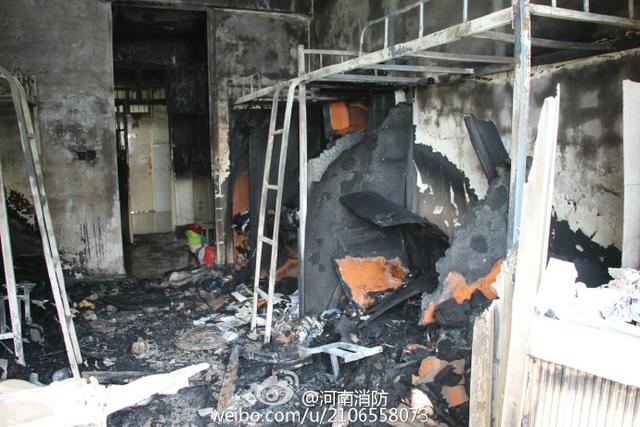 河南科技大学宿舍楼起火 一间宿舍被烧空