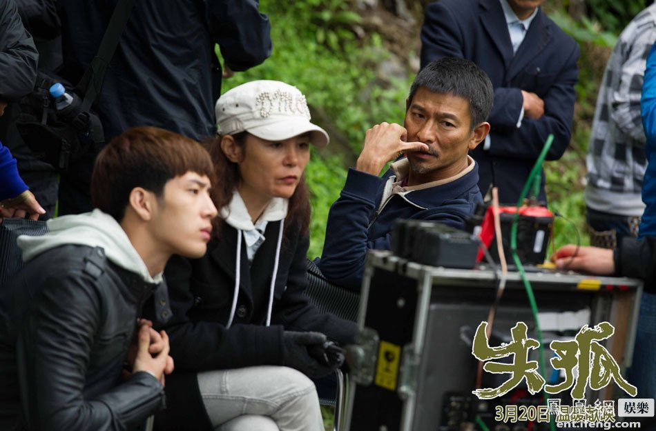 <em>两鬓头发</em>白是什么原因_<em>两鬓头发</em>白是什么原因