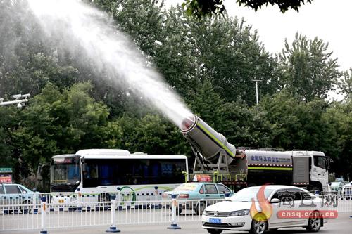 商丘引進降霧霾“神器”：高壓霧炮可噴120米水霧