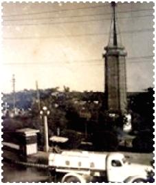 市民晒出55年前二七塔旧照 为15米高木制纪念塔