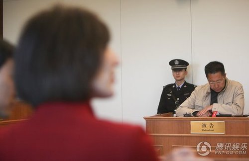 李阳离婚案明日重审 家暴,财产将再成焦点