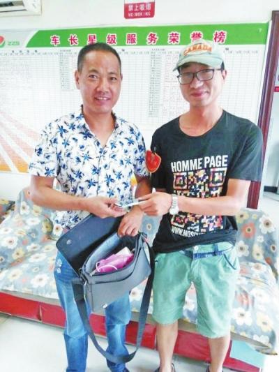 信阳新生学费通知书落公交车上 车长捡后及时送还