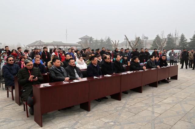 芒砀山旅游总公司总经理鲁玉,龙岗镇党委书记孙立峰,龙岗镇镇长王全信