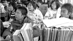 国外研究称花在家庭作业时间越多 学习效果越