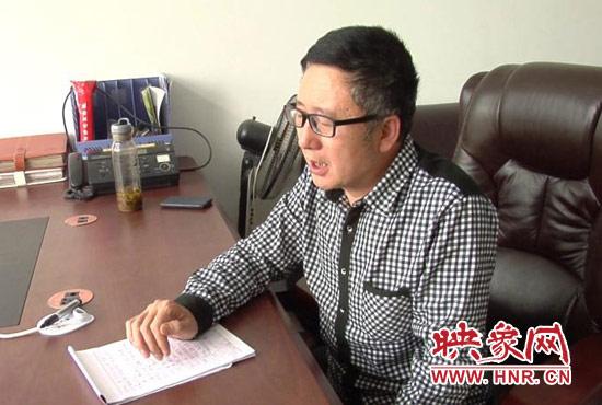 郑州市民自编英语单词记忆手册 称学英语很快