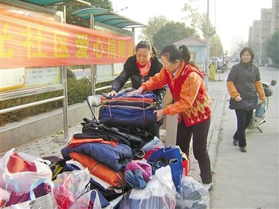 新乡社区响应 新年新衣活动 捐衣物500余件