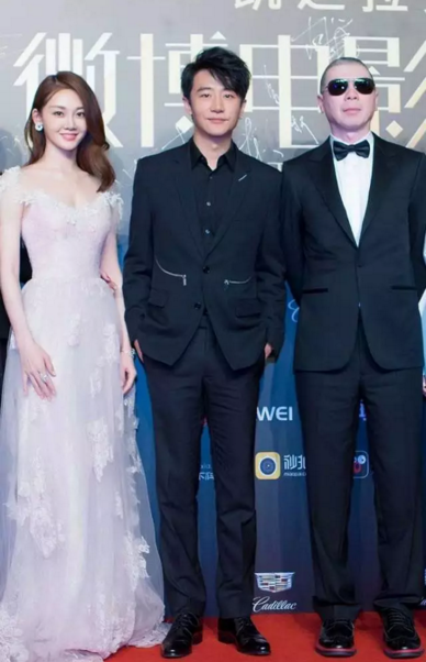 南阳姑娘成新晋“冯女郎” 身姿眼神抢眼