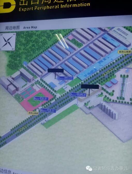 郑州地铁2号线部分车站乘车要钻洞 市民郁闷