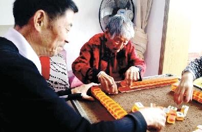 103歲麻將高手：能從8點一直打到天黑 贏多輸少