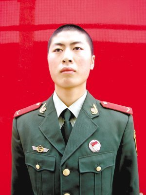 重庆20岁消防兵为救落水局长壮烈牺牲(图)