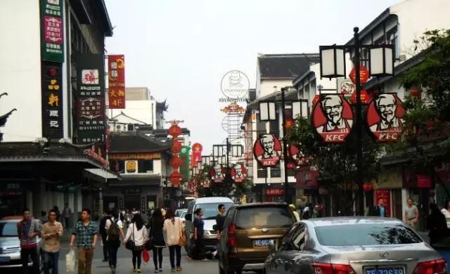 为啥开店选址要讲究“金角银边草肚皮”?