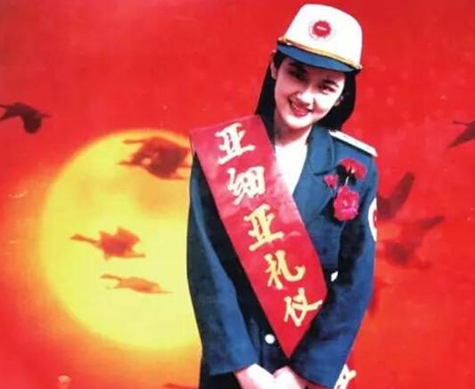 郑州亚细亚商场传说:服务员堪比空姐(图)-河南