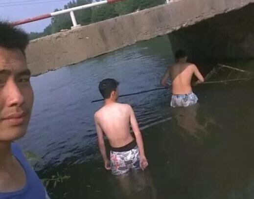 信阳仨少年河中游泳 其中2名少年不幸溺水身亡