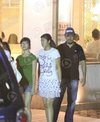 姜文姜武全家聚餐 漂亮姜一郎惹人疼