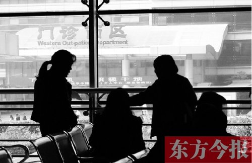 80后女医师被打欲转行 近8成医生不愿子女从医