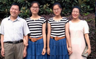 双胞胎姐妹双双被复旦大学录取 1.8米高挑个儿