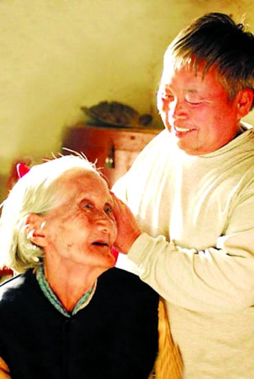 2008年感动中国人物:大孝至爱谢延信