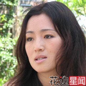 贾静雯晒生病自拍照 明星素颜秒变路人甲