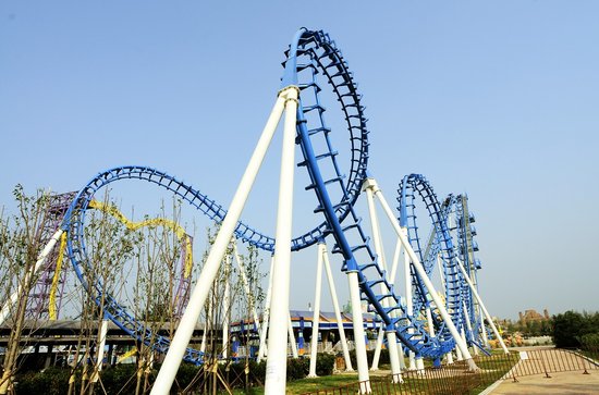 经典回旋式过山车 方特“极地快车”首发_大豫网_腾讯网