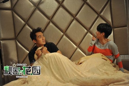 《<em>秘密花园</em>》曝光片花 钟汉良反串<em>女生</em>爆笑不