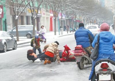 郑州昨日路面结冰湿滑不到1天50人摔伤求助120