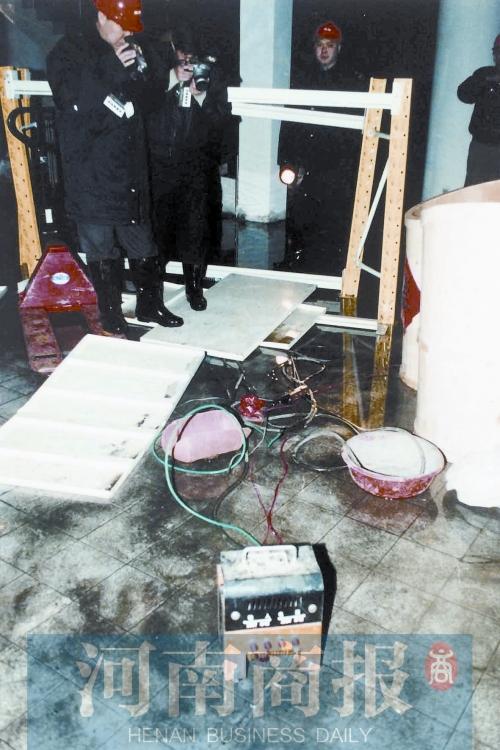 14年前圣诞夜 洛阳一大厦起火吞噬309条生命