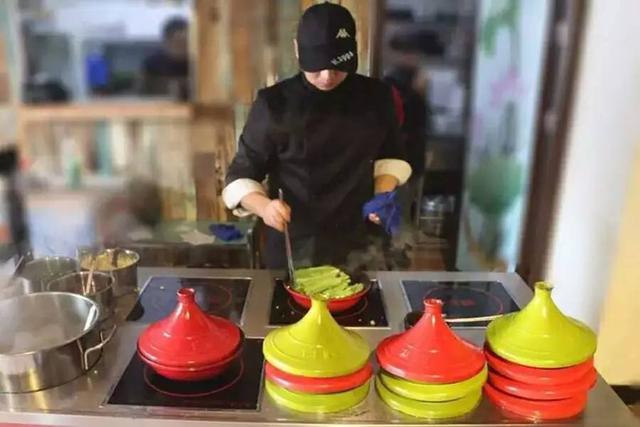 90后小伙做餐饮日挣4千