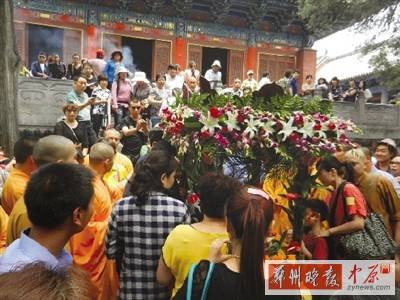 少林寺举办浴佛节大法会纪念佛祖诞辰2557周