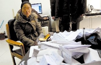 郑州<em>少女</em>口吐白沫倒路边 <em>口袋装</em>美院招生简章