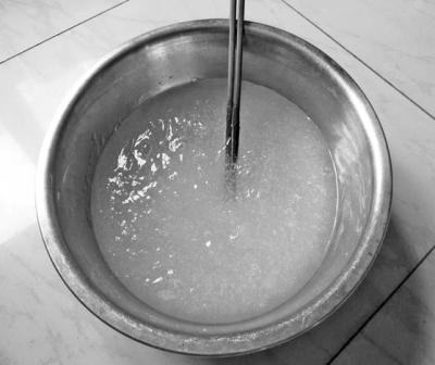 记者实验：人造“海蜇丝”只3种化学原料就可做出