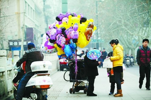 小贩制作氢气球遭爆炸身亡 氢气球危险万勿近