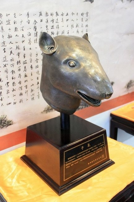 圆明园十二生肖兽首铜像展览,鼠首(仿品).童岱